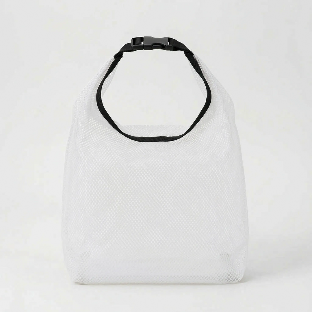 Praktisk transparent packpåse för handbagage eller resväska. Organiserar smink och toalettartiklar effektivt.