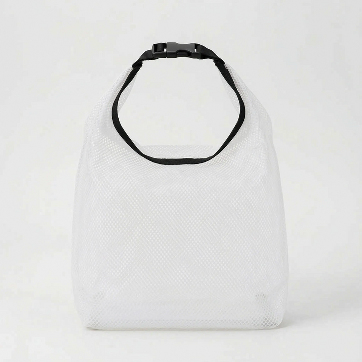 Praktisk transparent packpåse för handbagage eller resväska. Organiserar smink och toalettartiklar effektivt.