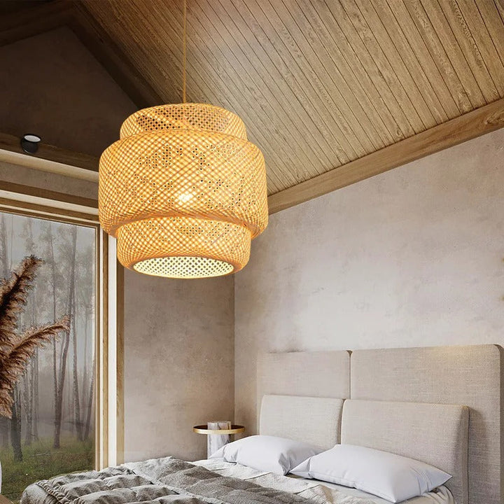 Mångsidig handgjord bambu hänglampa som kompletterar modern och skandinavisk heminredning.