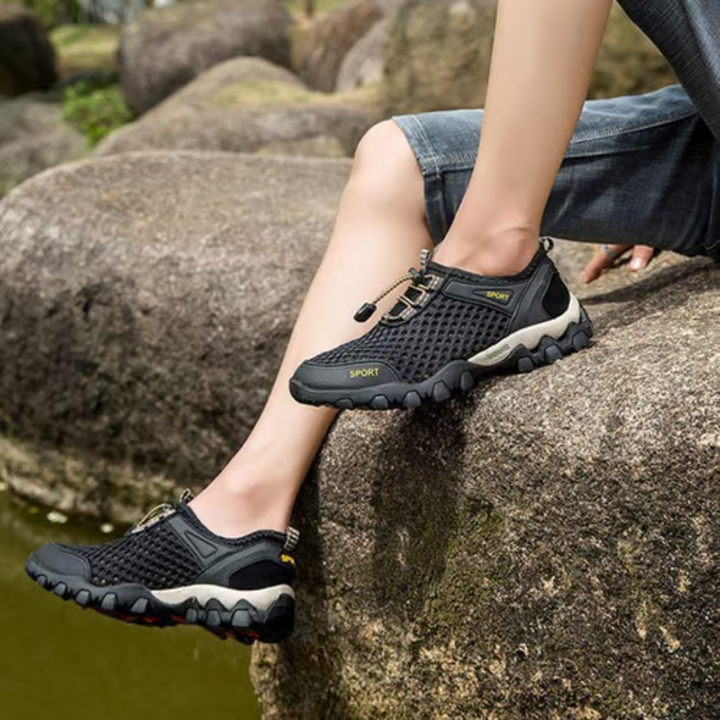 Herr outdoor sneakers, designade för komfort och andningsförmåga under vandring
