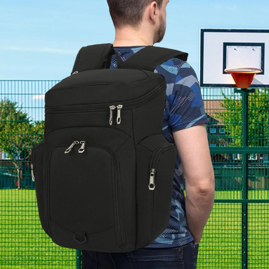 Funktionell ryggsäck 30L för herr, vattentät botten och sportig design.