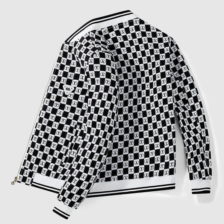 Herrjacka i bombermodell med trendig retro rutig design, en snygg höstjacka för medvetna män.