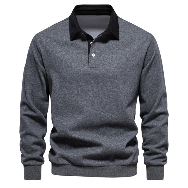 Elegant business casual herrtröja med knappdetaljer. Stilren för kontoret och avslappnad fritidslook.