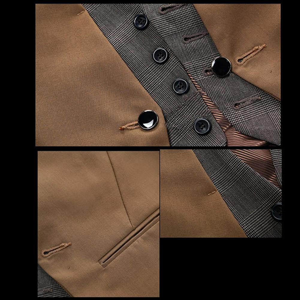 Helkroppsbild av en man i mörkblå business kostymväst slim fit, över en vit skjorta, formell.