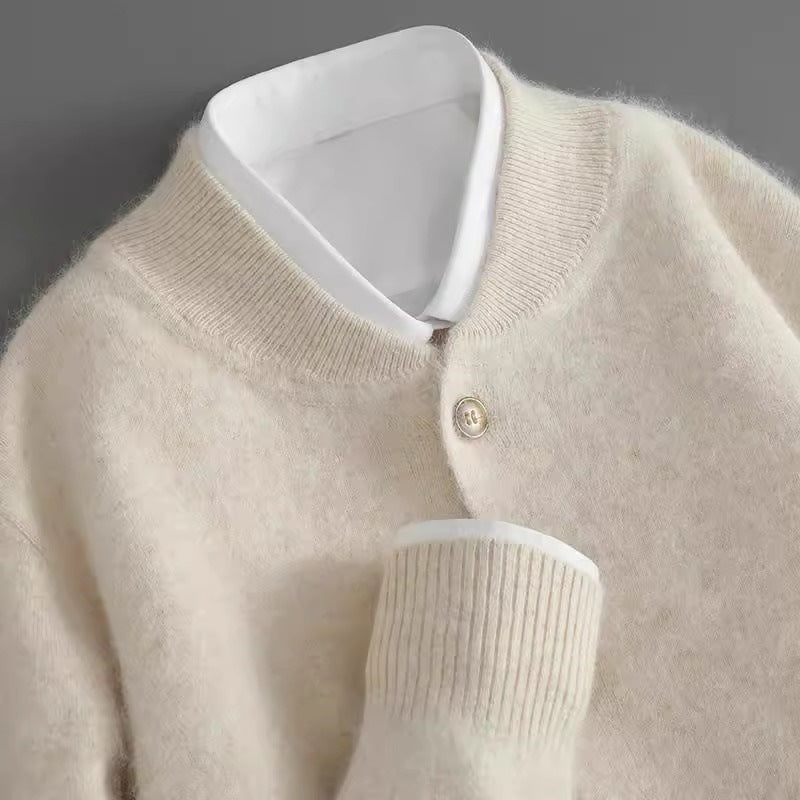 Mjuk stickad herr cardigan med mock neck, knappar, bekväm höst- och vintertröja.