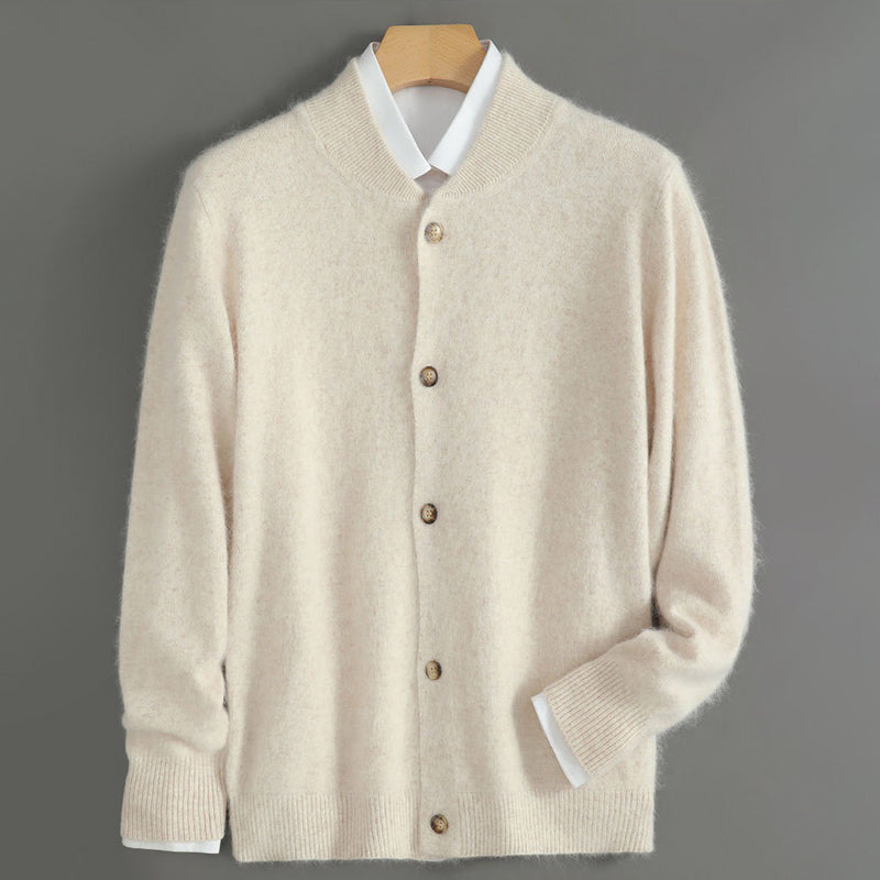 Modern herr knappcardigan med mock neck, mångsidig för elegant vardagsstil.