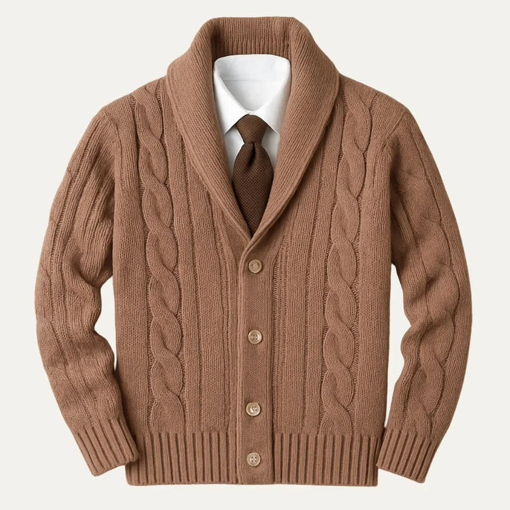 Mångsidig stickad herrkofta i klassisk design. Passar både casual & elegant stil. Perfekt överdel.