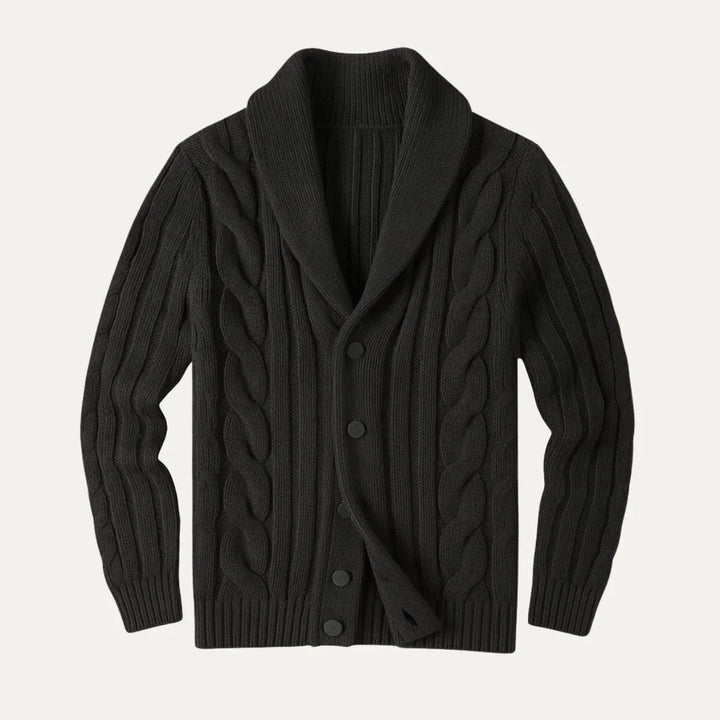 Man i modern stickad herrkofta i grått. Mångsidig överdel för en stilren & bekväm look.