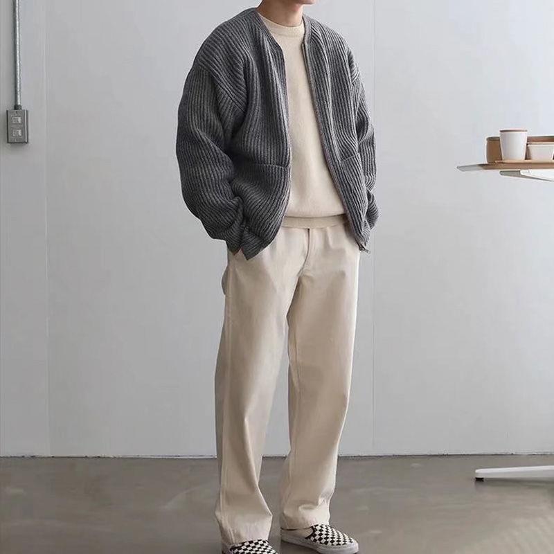 Mångsidig stickad herrkofta för en modern och avslappnad look. En trendig cardigan för alla stilar.