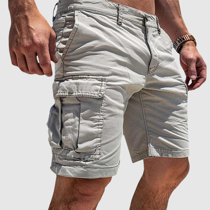 Herr cargo shorts, beige, rymliga fickor, andningsbart tyg för utomhusäventyr, komfort och stil under varma dagar.