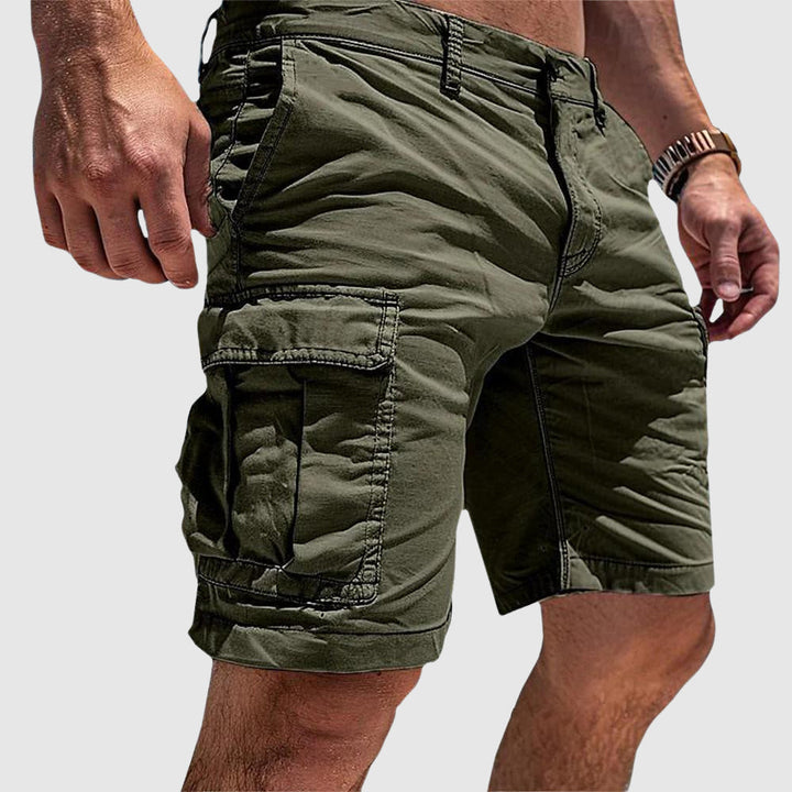 Herr cargo shorts, beige, rymliga fickor, andningsbart tyg för utomhusäventyr, komfort och stil under varma dagar.