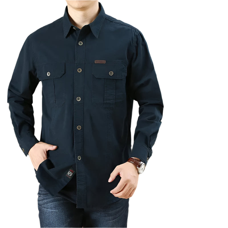 Herr cargo slim fit skjorta i bomull, enfärgad framifrån. Mångsidig herrskjorta i bomull.