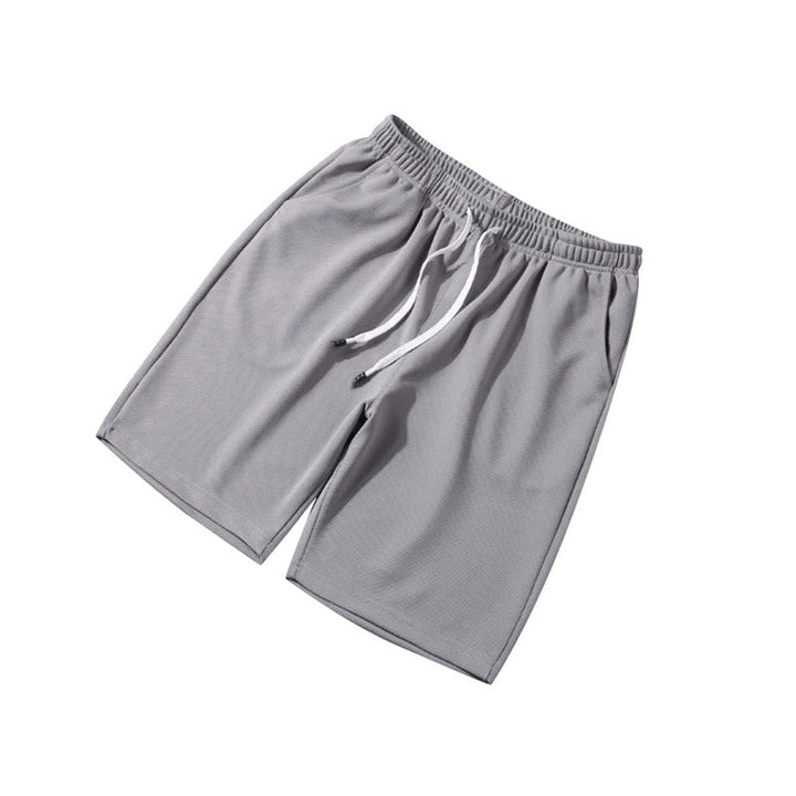 Detaljbild av herrshorts midjeband, betonar flexibilitet och passform. Bekväma gymkläder.