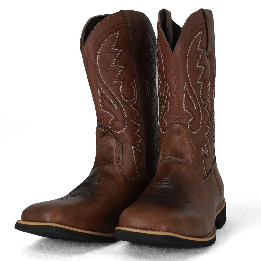 Närbild på herr chelseaboots-stil cowboystövlar i brunt PU-läder.