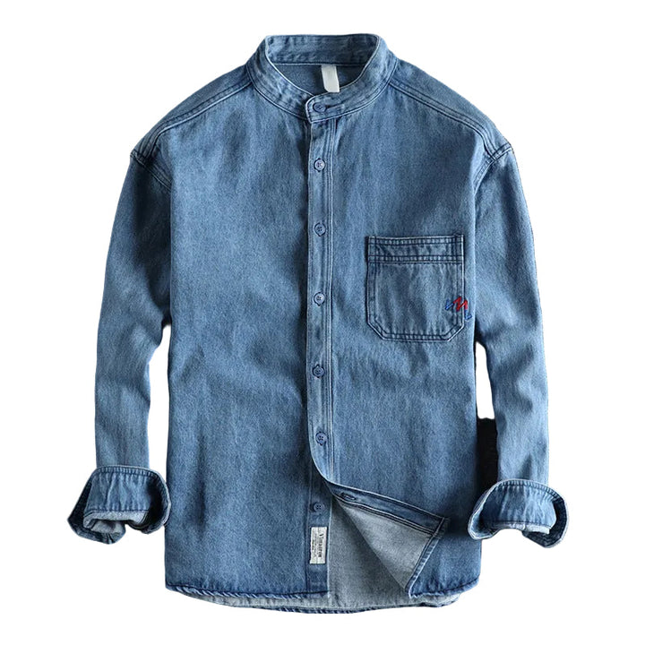 Herr denimskjorta med lång ärm, klassisk avslappnad stil i mörkblå denim.