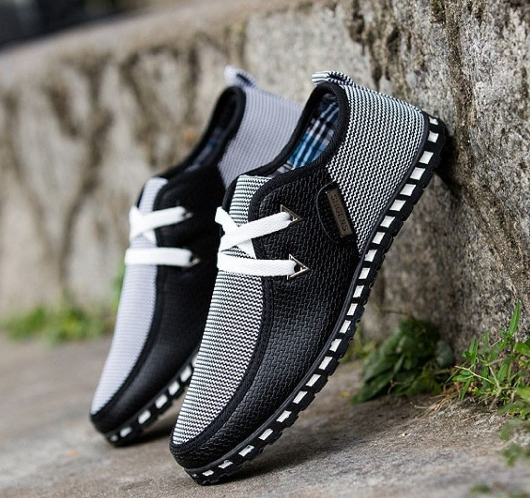 Vardagsskor herr: Vita driving loafers, eleganta och bekväma för alla tillfällen och outfits.