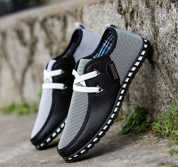 Vardagsskor herr: Vita driving loafers, eleganta och bekväma för alla tillfällen och outfits.