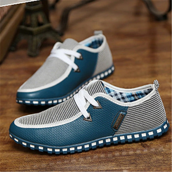Närbild på den flexibla sulan av en driving loafer, designad för komfort, grepp och rörelsefrihet.