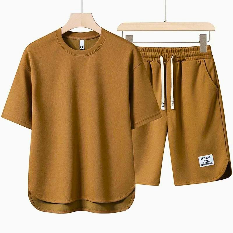 Herr elegant tvådelad sommaruppsättning i blått, perfekt för stilren fritid.