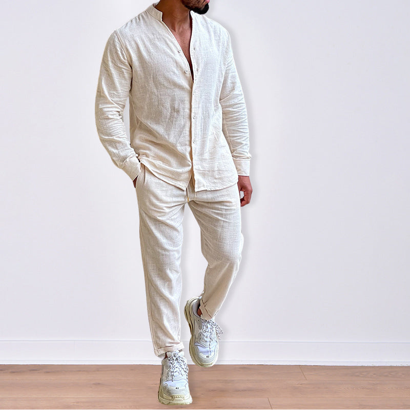 Herr fritidsset med stilren långärmad skjorta & mjuka byxor. Modern herrkläder för en avslappnad look.