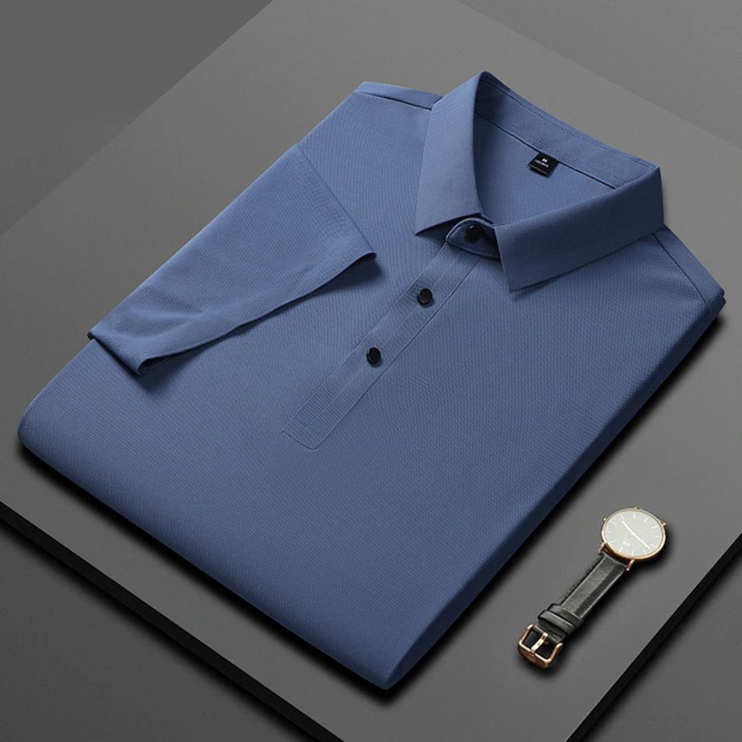 Stilren herrpolo, avslappnad & funktionell. Skrynkelfri t-shirt i andningsbart tyg, perfekt för sommar & vardag.