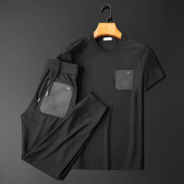 Bekvämt grått fritidsset för män. Tvådelad uppsättning med t-shirt & byxor, perfekt för lediga dagar.