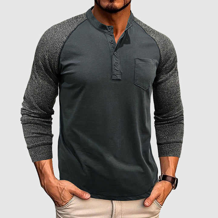 Snygg herr Henley-skjorta med god passform. Visar upp avslappnad elegans, idealisk för varje tillfälle.