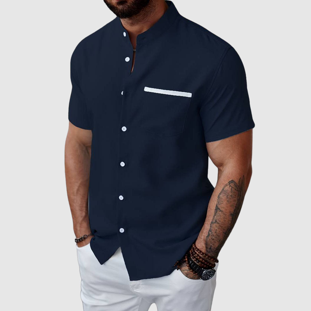 Stilren herr Henley t-shirt med knappslå & bröstficka, modern design för herrkläder.