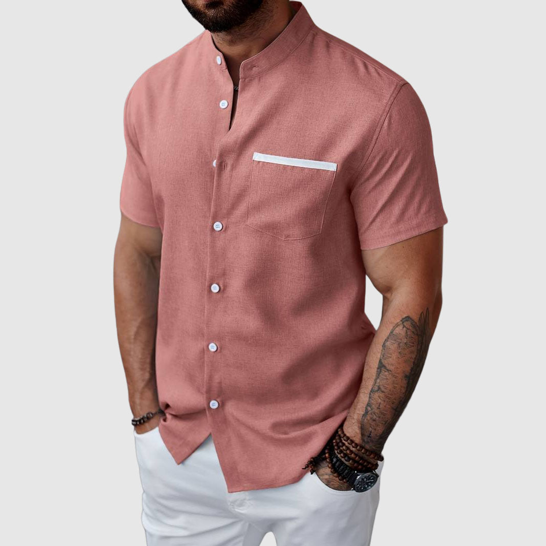 Avslappnad herr Henley t-shirt i mjukt material med knappar, för skön sommarkomfort.