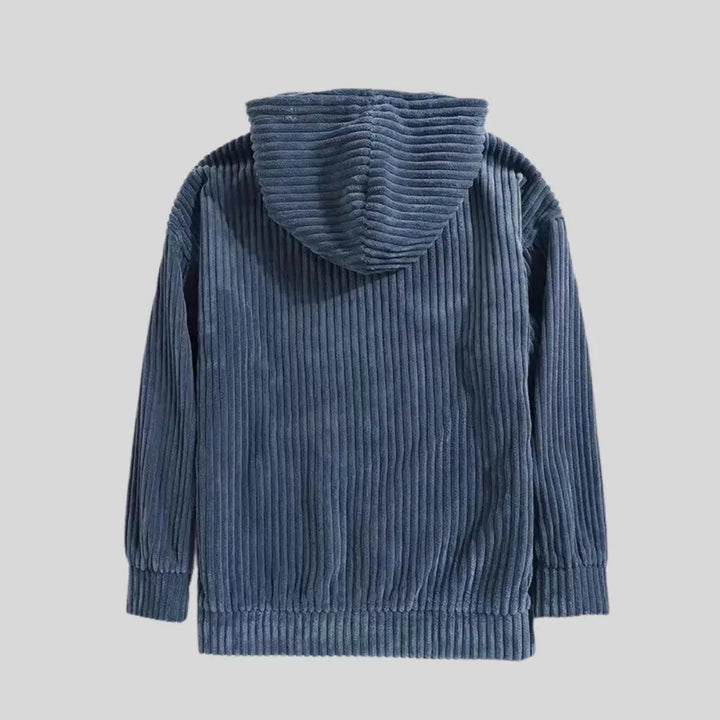 Herrtröja med justerbar huva, sedd bakifrån. Bekväm och modern hoodie, perfekt för avslappnad fritid.