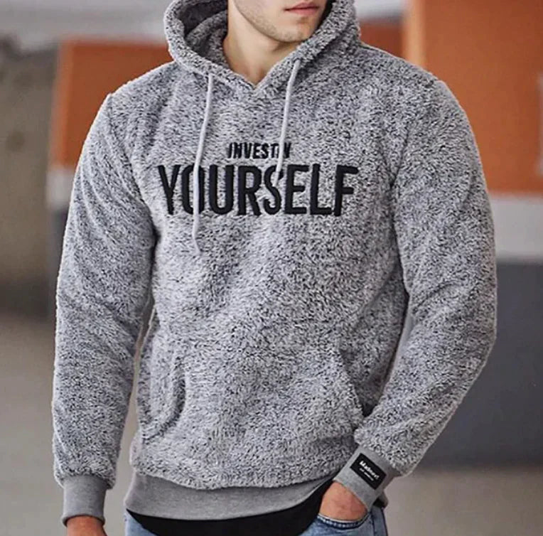 Bekväm herr sweatshirt med huva, perfekt för avslappnade dagar. Mjuk överdel som erbjuder ultimat komfort.