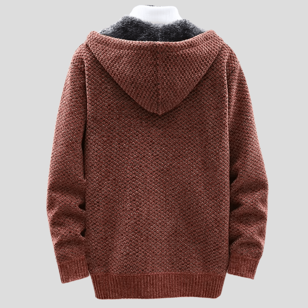 Varm stickad herrtröja med huva, perfekt som ytterplagg för en stilren vinterlook.