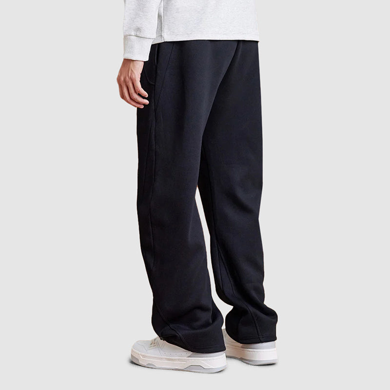 Herr joggingsbyxor i rak modell, mångsidiga för både vardag och träning, finns i flera färger.