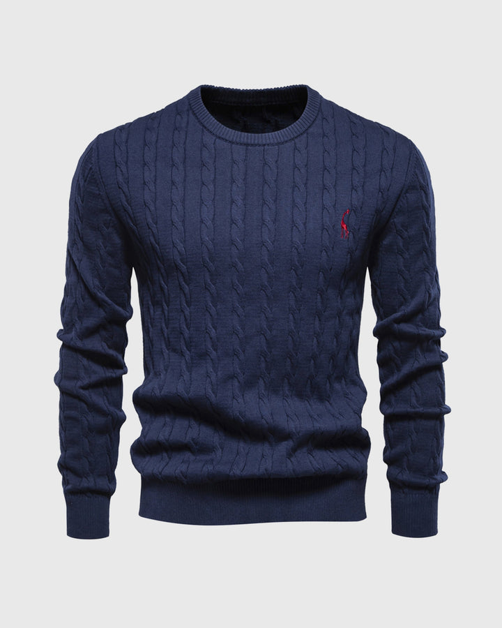 Snygg kabelstickad pullover för män, klassisk stil i bekväm och slitstark bomullsblandning.