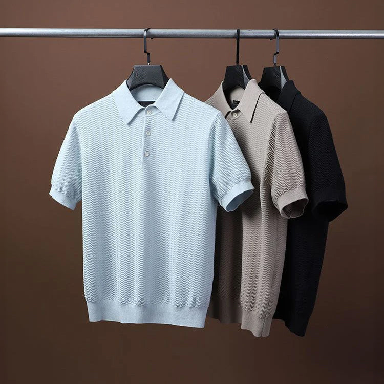 Blå herr piké i klassisk design för en smart casual look. Premium kvalitet, idealisk för vår och sommar.