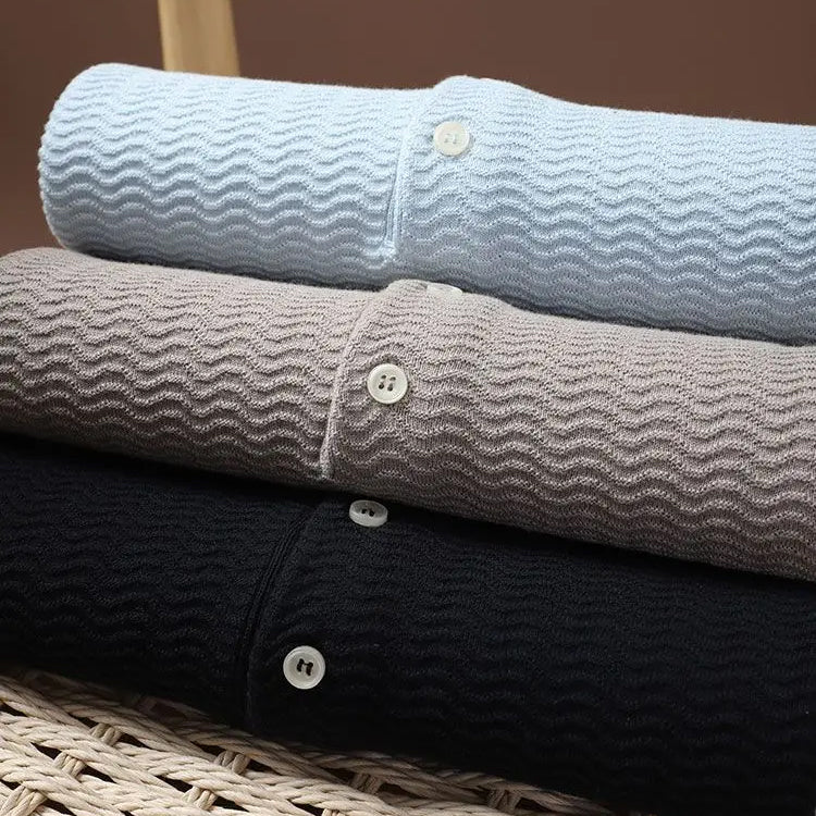 Tidlös herr pikétröja i enfärgad design. Mångsidig kortärmad polo som passar till alla tillfällen.
