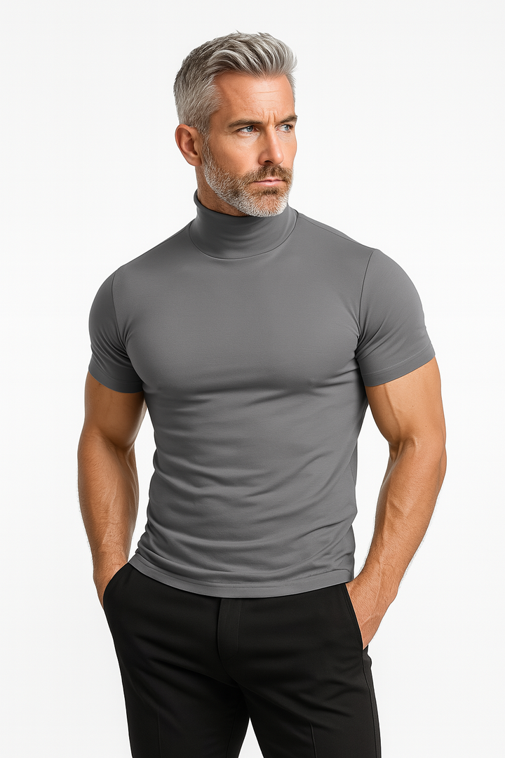 Mångsidig kortärmad turtleneck för män. Bekväm herrtröja, idealisk som lagerplagg för vår- och höstmode.