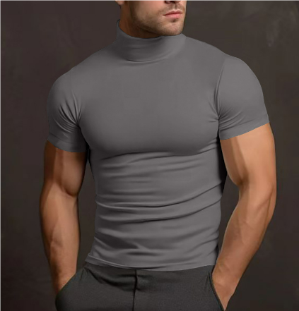Trendig kortärmad turtleneck herrtröja. Stilrent basplagg med hög krage, perfekt för en modern och mångsidig look.