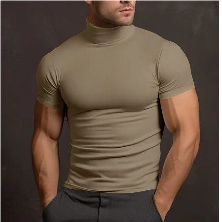 Bekväm herrtröja med kort ärm och hög krage. Modern turtleneck, idealisk för vårkläder och elegant höstmode.