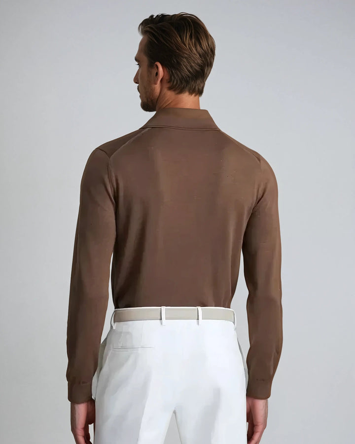 Herrkläder: beige långärmad pikétröja, minimalistisk och stilren, passar smart casual.