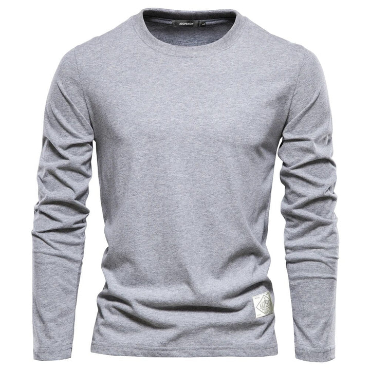 Bekväm herr långärmad t-shirt. Perfekt basplagg för en avslappnad casual look. O-ringad design.