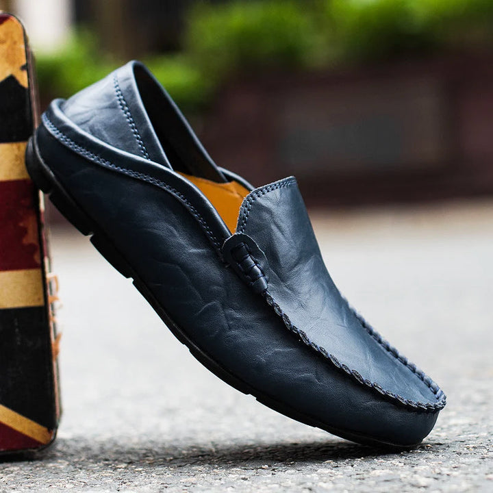 Eleganta herr loafers, mångsidiga skor som passar både vardag och formella tillfällen.