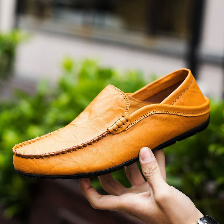 Mångsidiga herr loafers, tidlösa och stilrena herrskor för alla tillfällen.