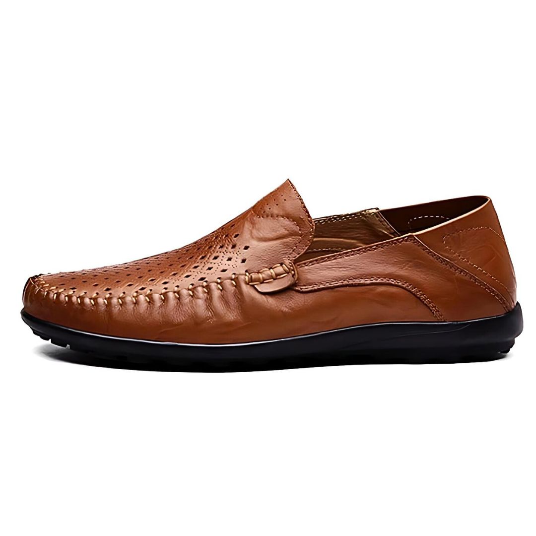 Stilrena herr loafers med innovativt luftflöde som håller fötterna svala under varma dagar.