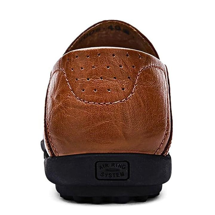 Komfortabla och eleganta herrskor i loafermodell, idealiska för avslappnade promenader.