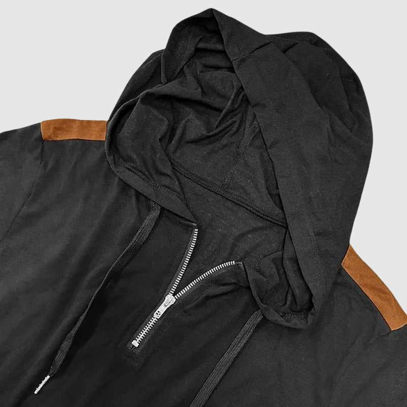 Herrhoodie i patchwork-stil med dragkedja. Ger en avslappnad och modern touch till din vardagslook.