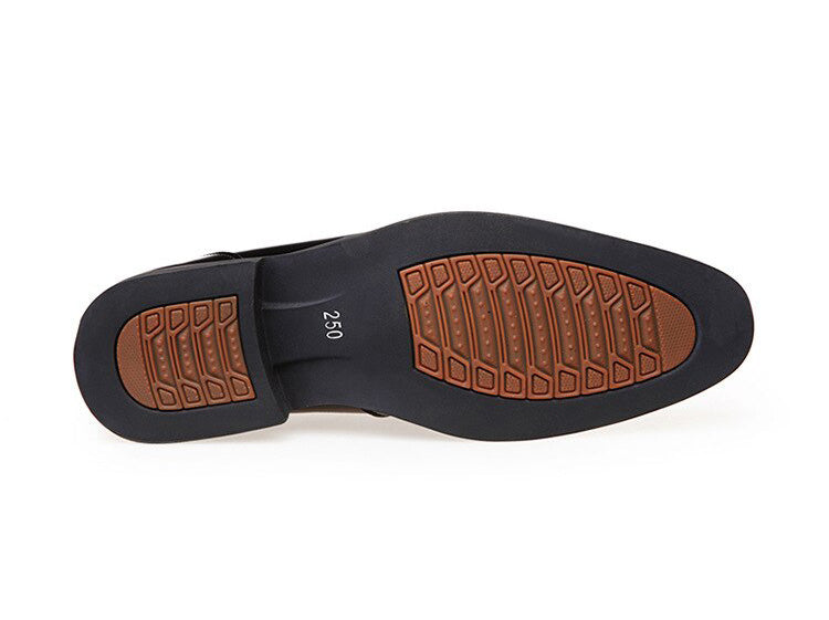 Brunt konstläder loafers för herr, slip-on med elegant spetsig tå, perfekt för formella event.