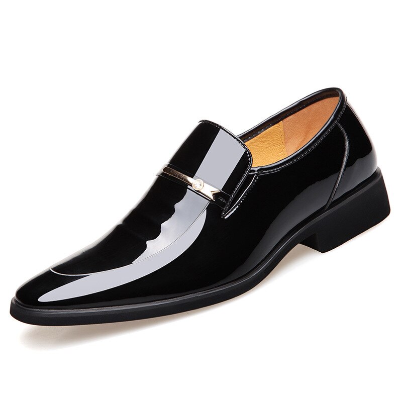 Eleganta bruna loafers för män i konstläder, slip-on med spetsig tå, formella herrskor.
