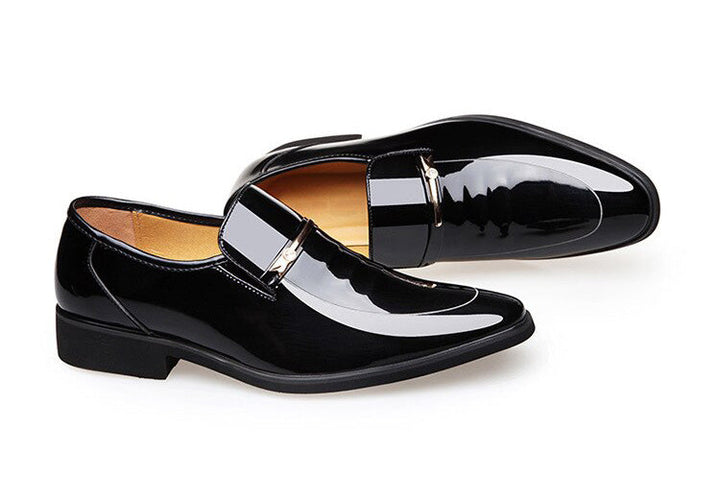 Formella herr loafers i svart konstläder, slip-on modell med spetsig tå, idealiska för kontor.
