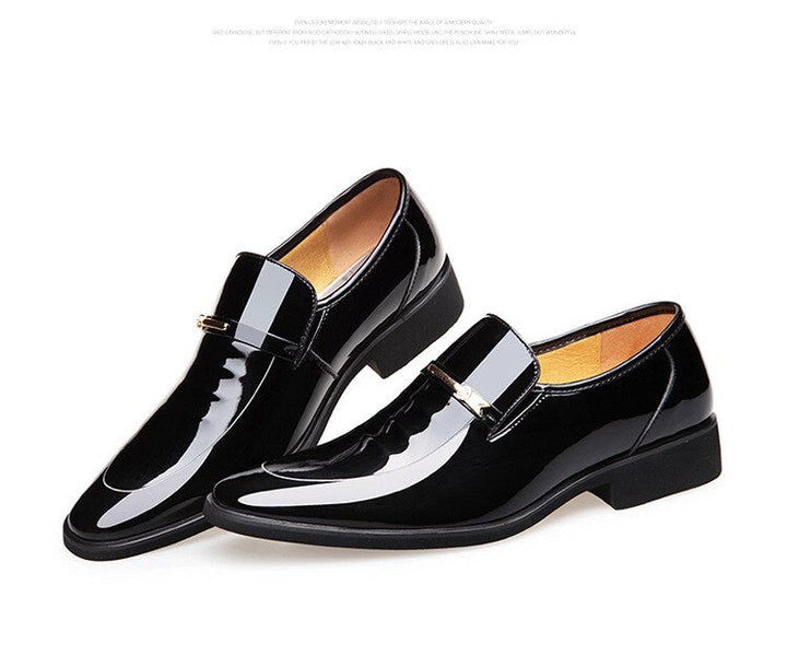 Herr business loafers i brunt konstläder, spetsig tå, bekväma och eleganta slip-on skor.
